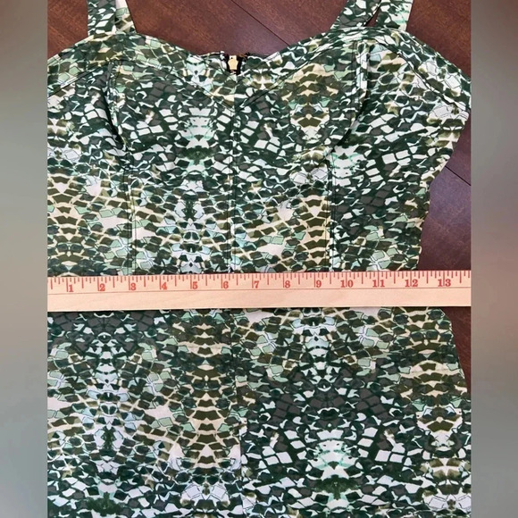 Guess Women's Sz 2 Green Snake Tank Cropped Jumpsuit Wide Leg Open Back Vacation - Picture 8 of 15